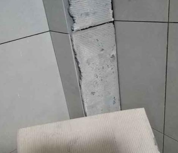 掇刀瓷砖空鼓维修公司分享下厨房瓷砖脱落的补救措施。